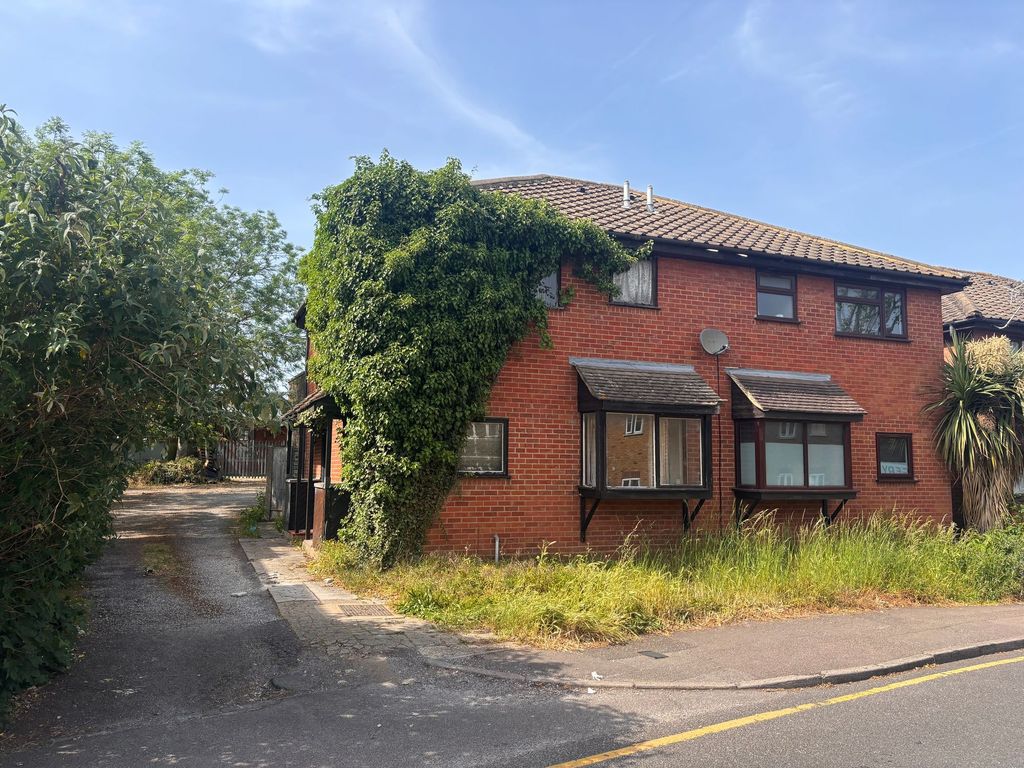 Property photo 1 of 2
