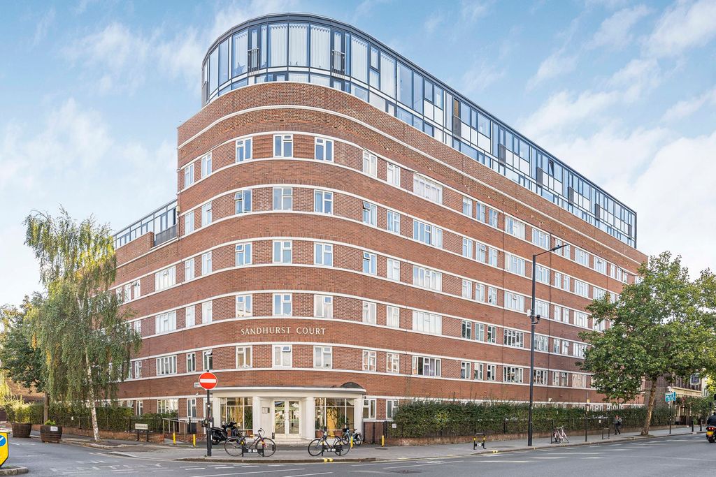 Property photo 1 of 18 Exterior