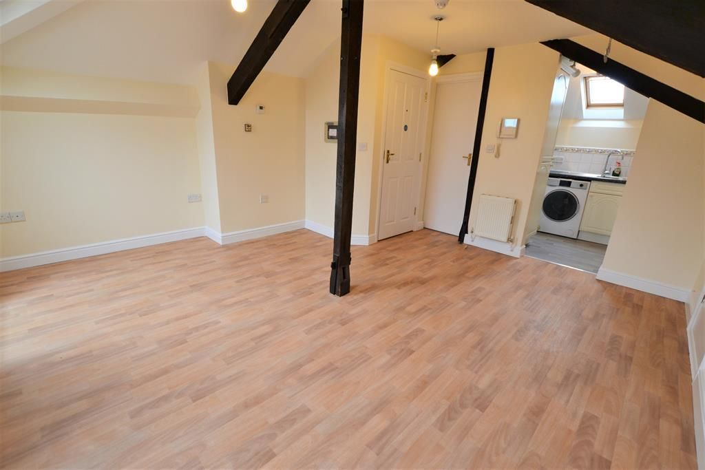 Property photo 3 of 8 Living Space
