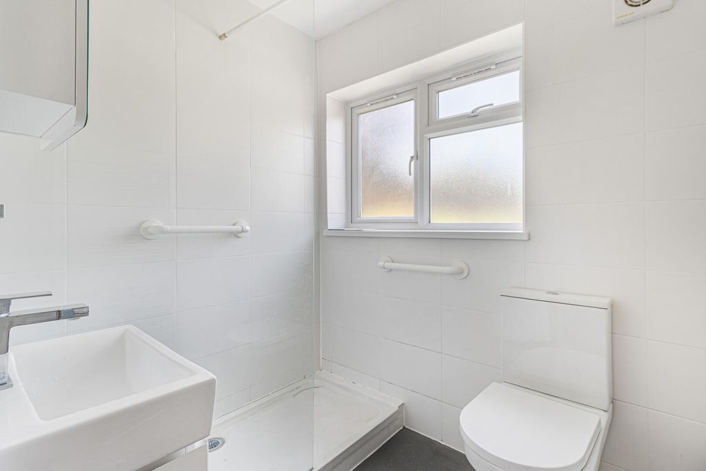 Maisonette for saleEsher Close, Bexley DA5 photo 4