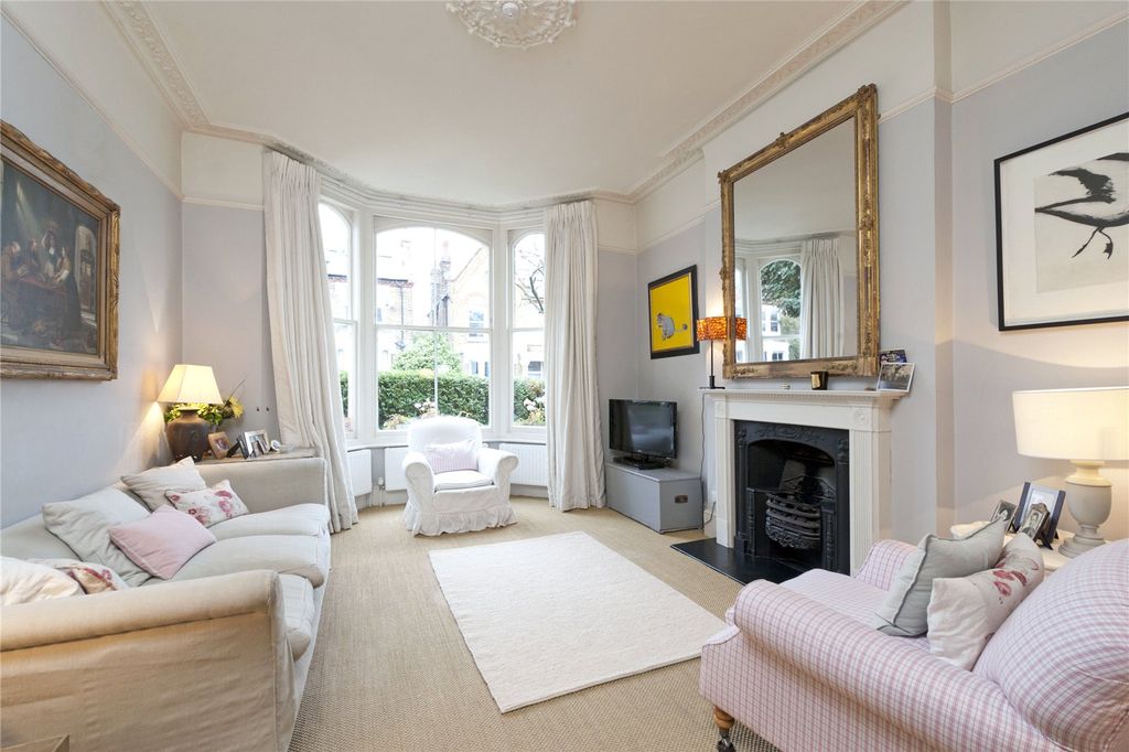 Property photo 3 of 14 Living Room