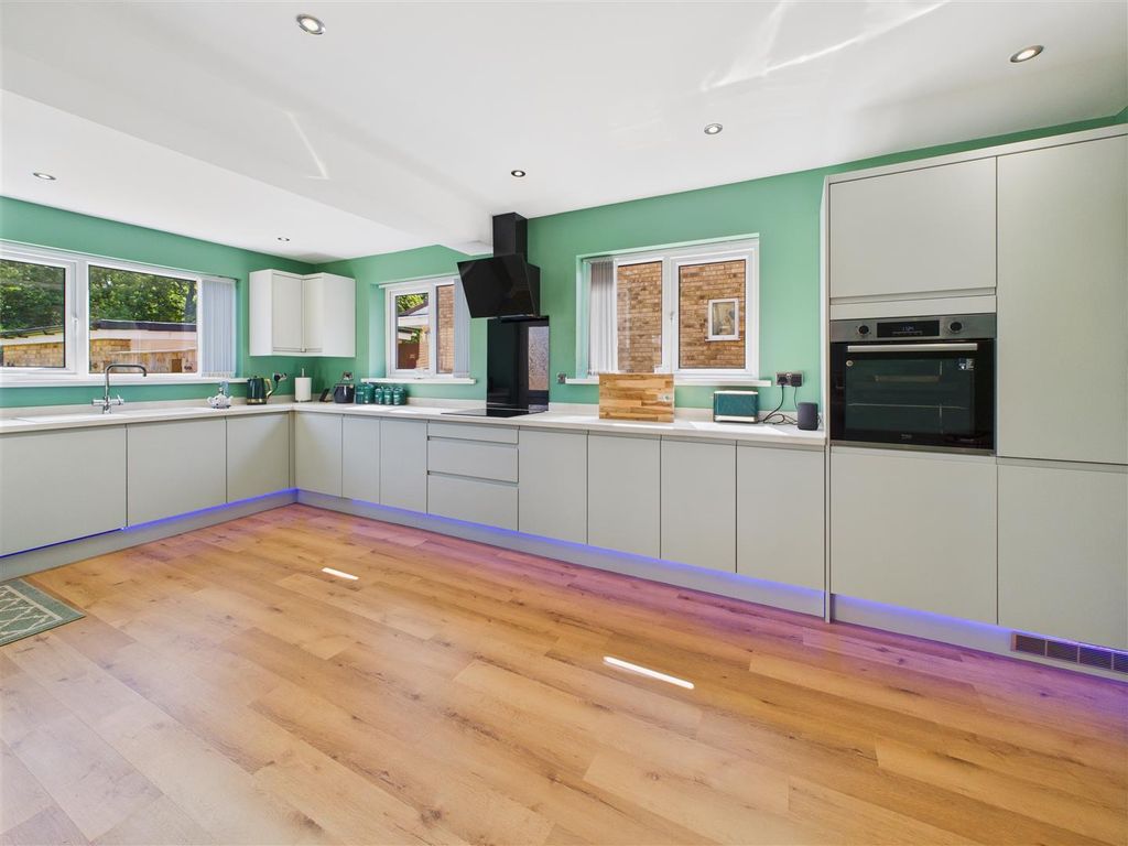 Property photo 3 of 14 Kitchen