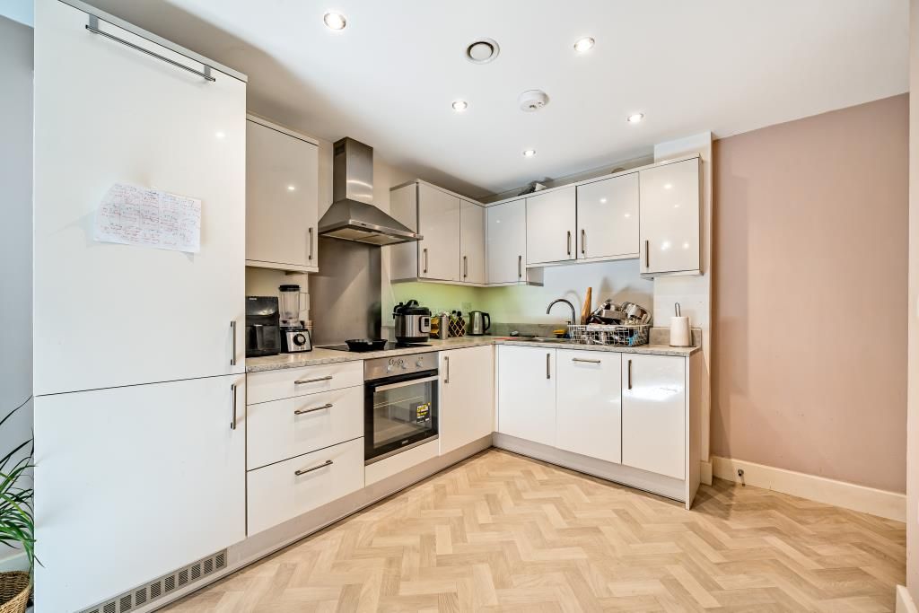 Property photo 3 of 10 Kitchen