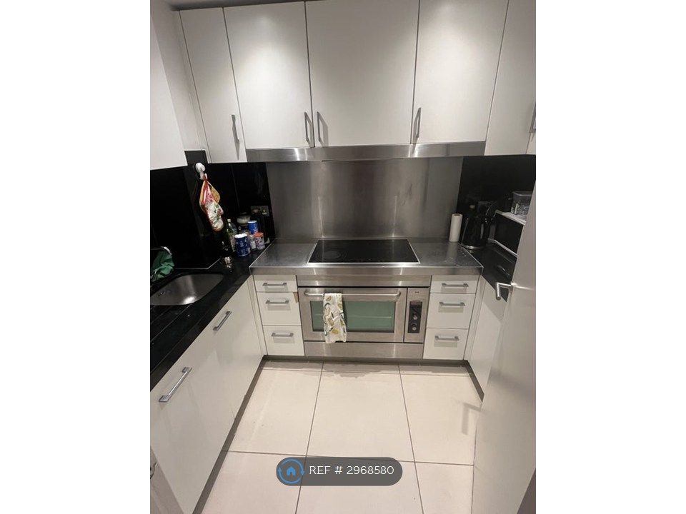 Property photo 3 of 9 Kitchen