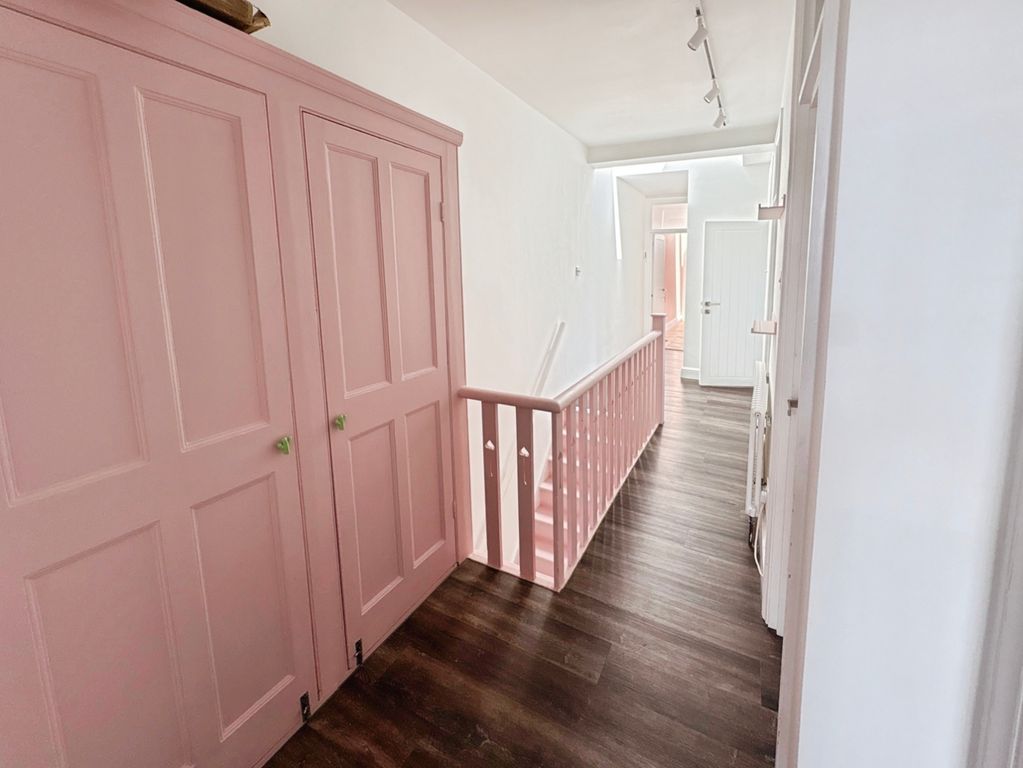 Property photo 2 of 14 Hallway