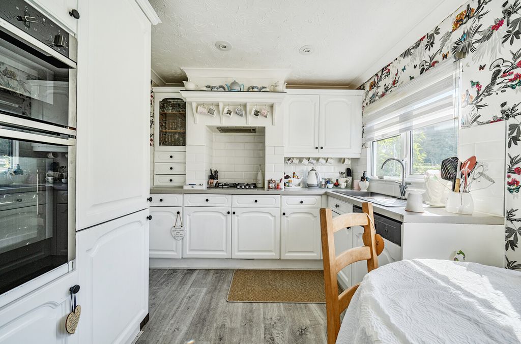 Property photo 2 of 14 1348941468d550135c91d