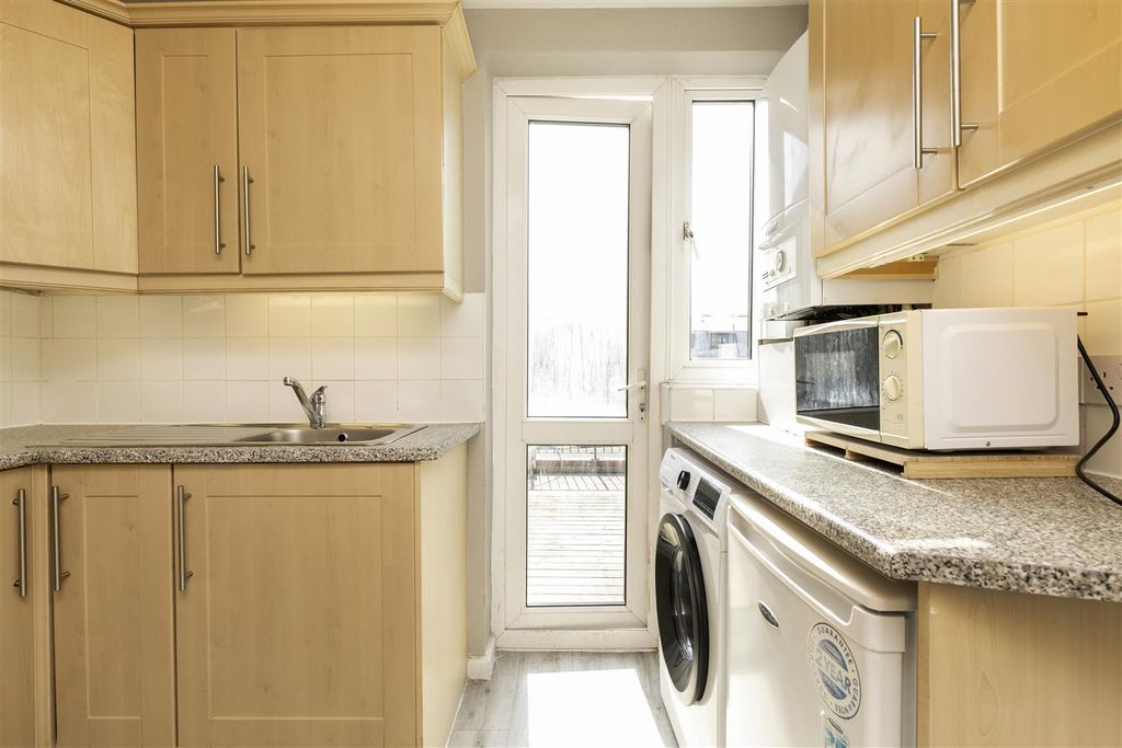 Property photo 3 of 16 139A Camden High Street -4.Jpg