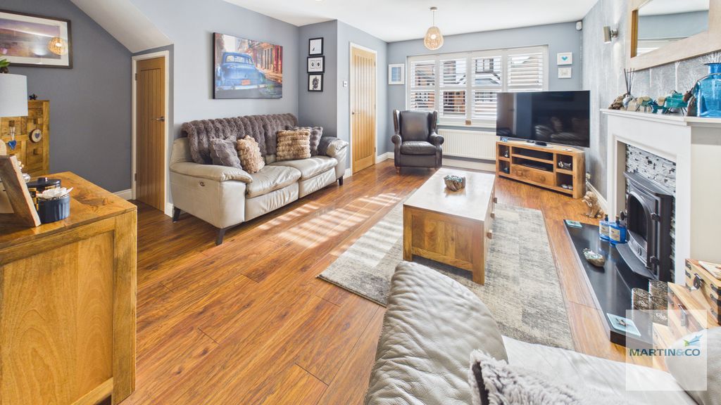 Property photo 2 of 28 Cam03663G0-Pr0240-Still017