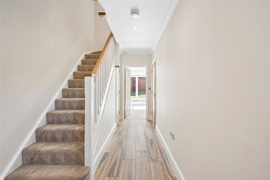 Property photo 2 of 15 Entrance Hall