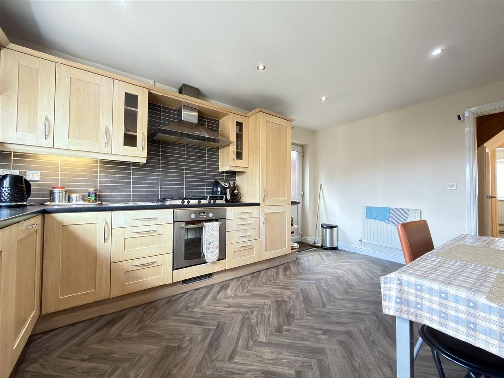 Property photo 3 of 20 Kitchen