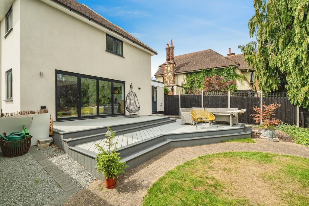 Property photo 2 of 33