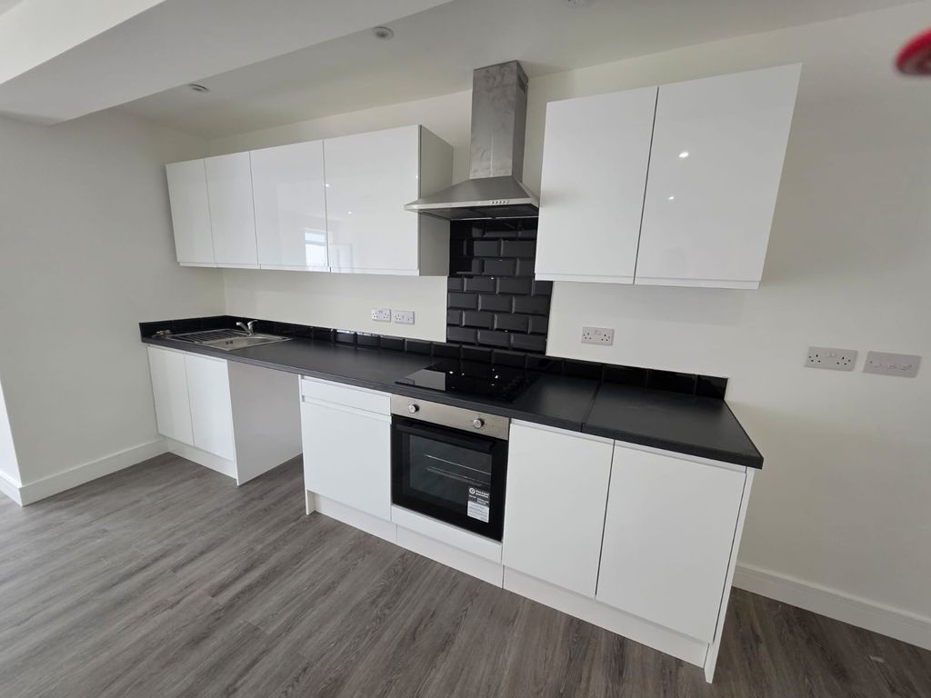 Property photo 1 of 9 Cover