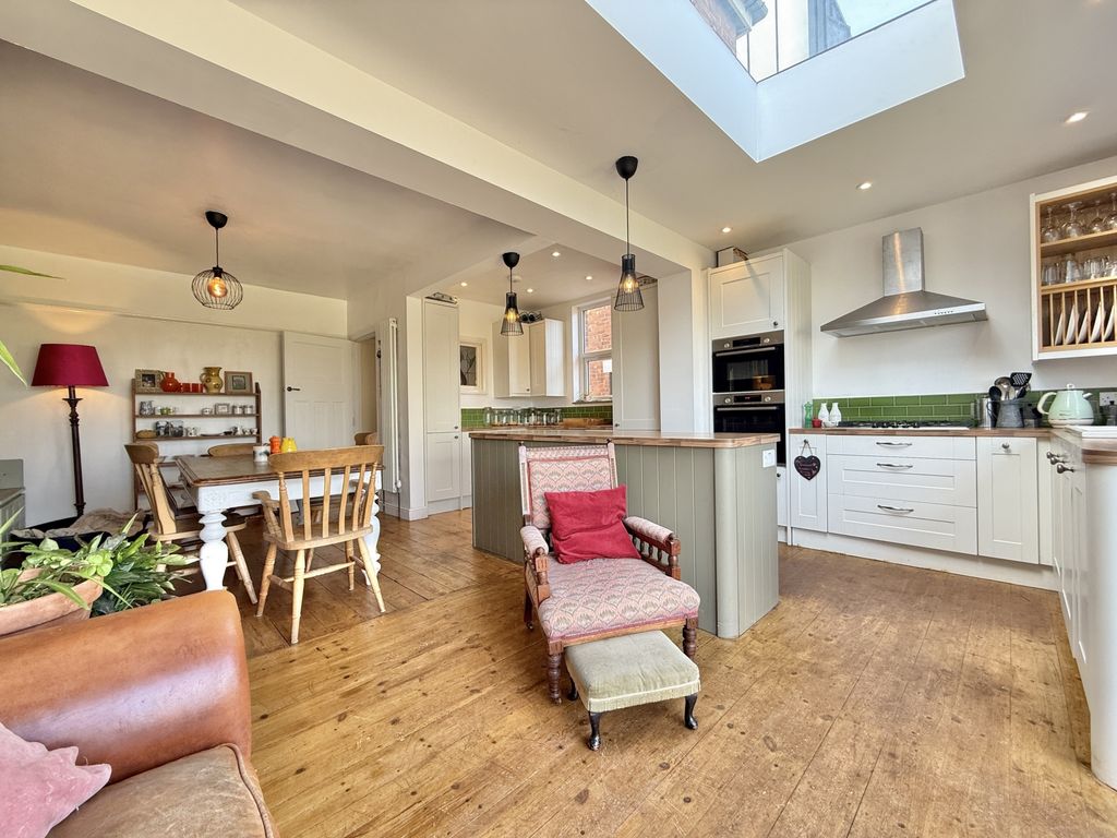 Property photo 3 of 34 Photo 18