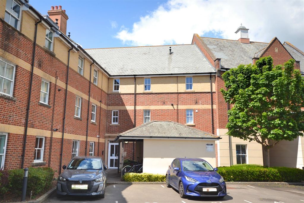 Property photo 1 of 9 Front (14).Png