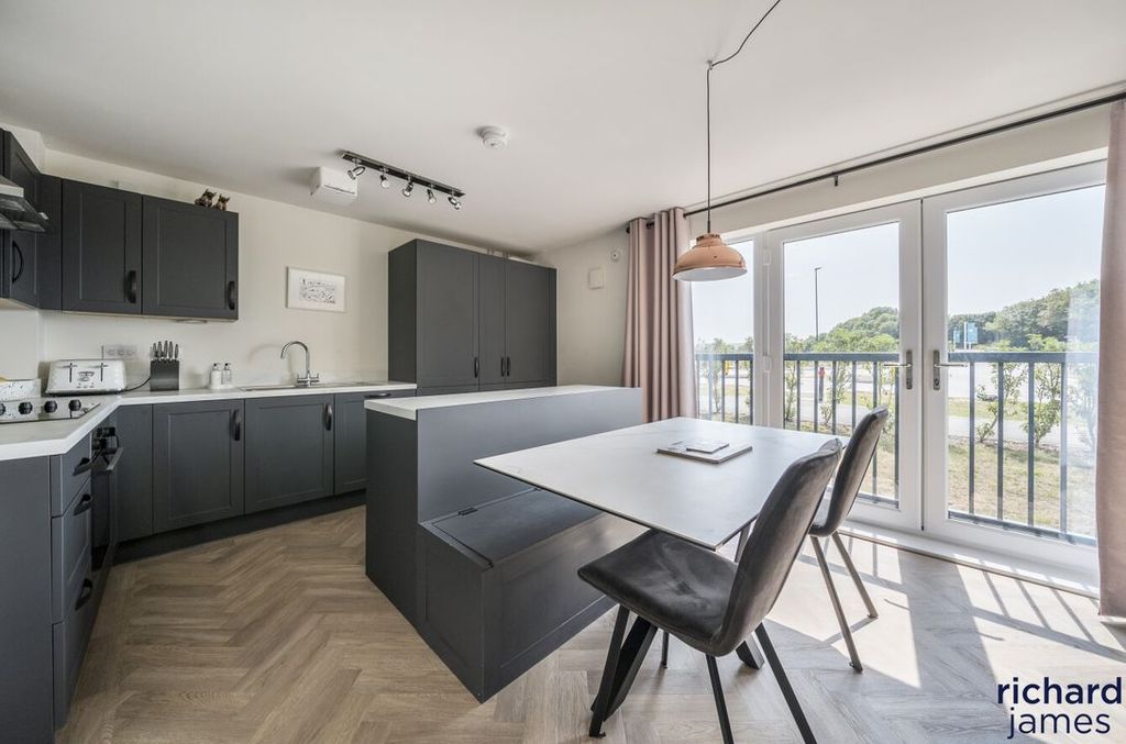 Property photo 3 of 10 c22cd13Ac2644127B974d4c34Af09539