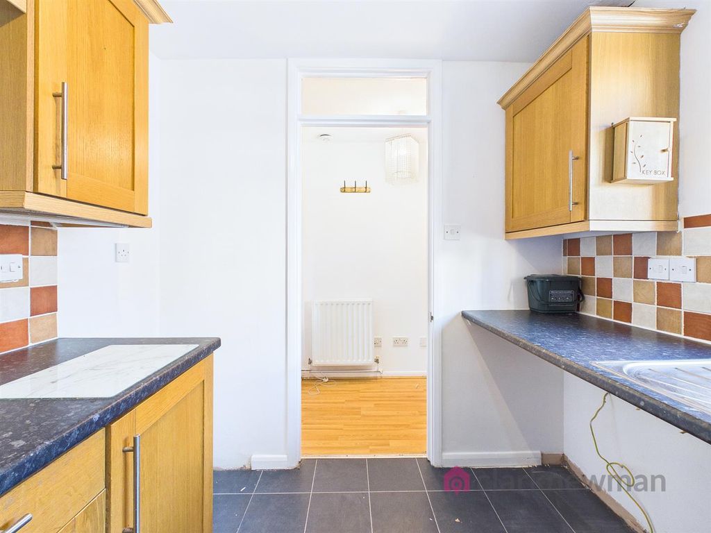 Property photo 3 of 14 Kitchen