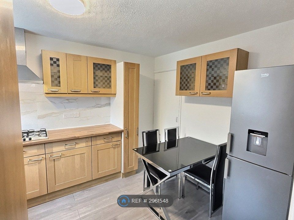 Property photo 3 of 32
