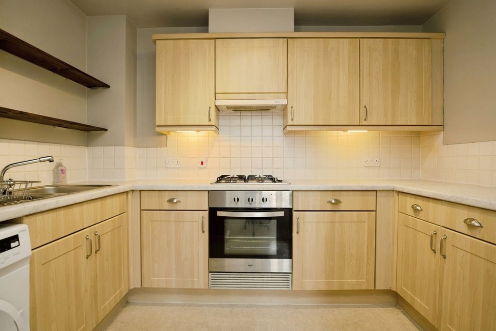 Property photo 3 of 10 Kitchen