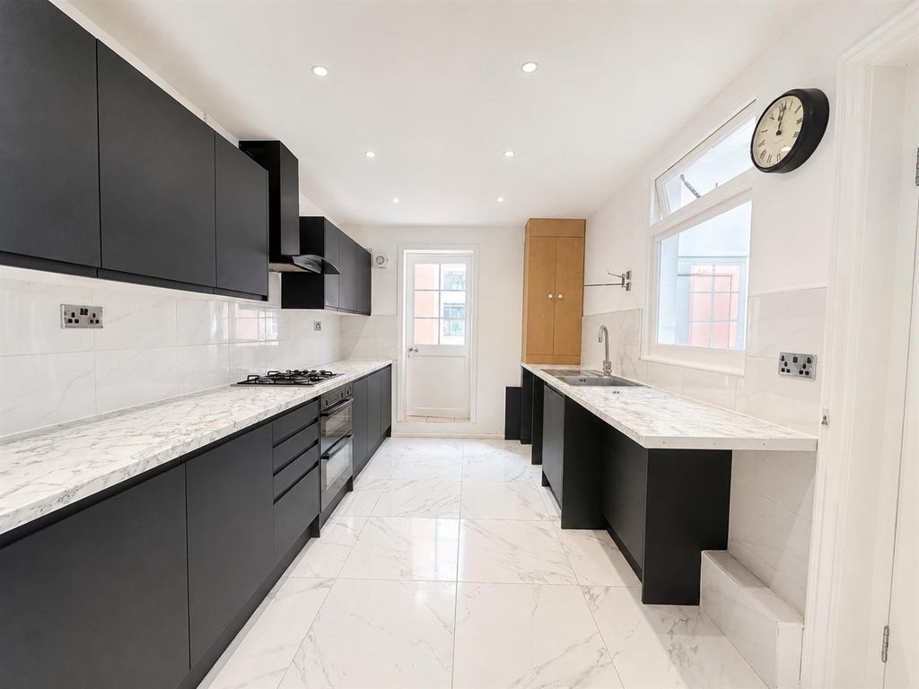 Property photo 2 of 12 Coopers Estate Agents