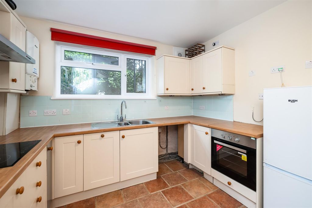 Property photo 3 of 17 Kitchen