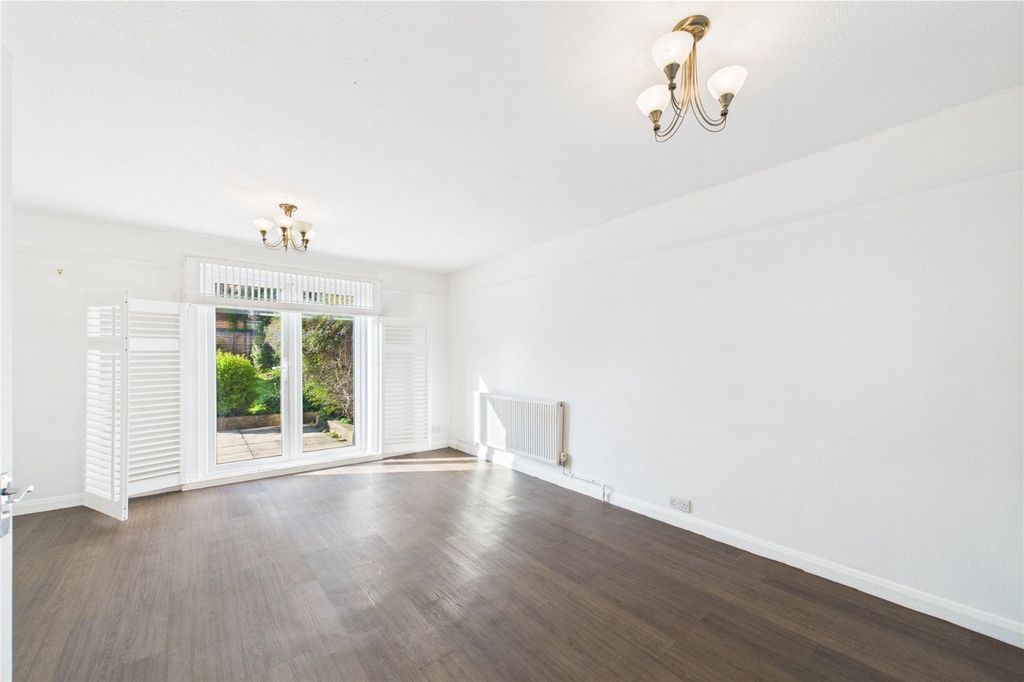 Property photo 3 of 10 Picture No. 02