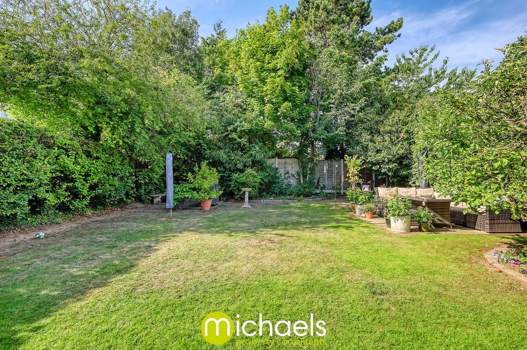 Property photo 2 of 33