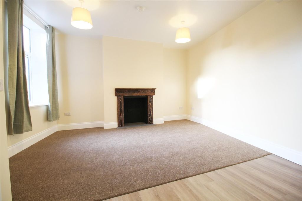 Property photo 2 of 10 Lounge.Jpg