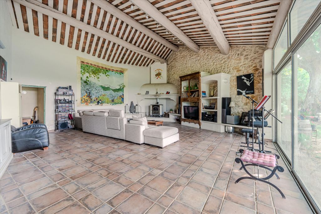 Property photo 2 of 19 Image