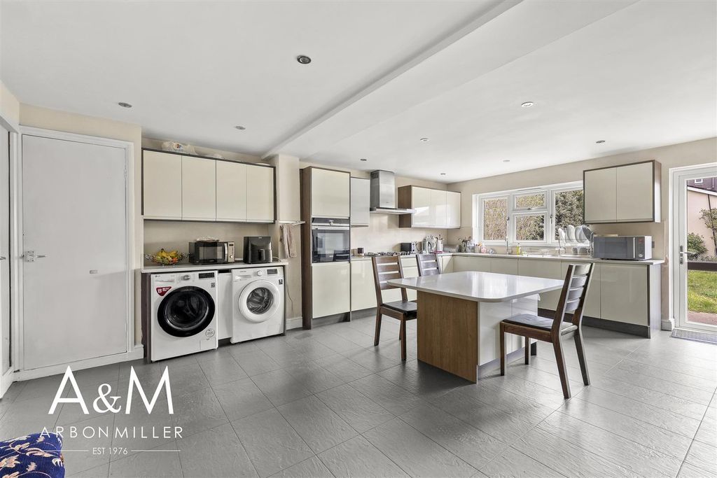 Property photo 2 of 30 Kitchen Diner