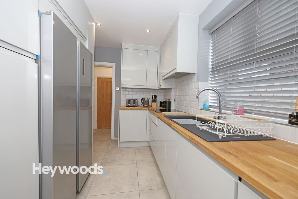 Property photo 3 of 33