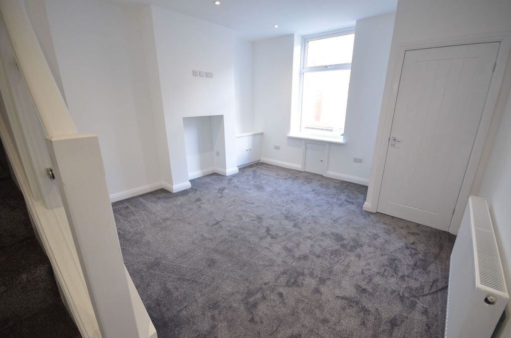Property photo 1 of 16 Photo 17
