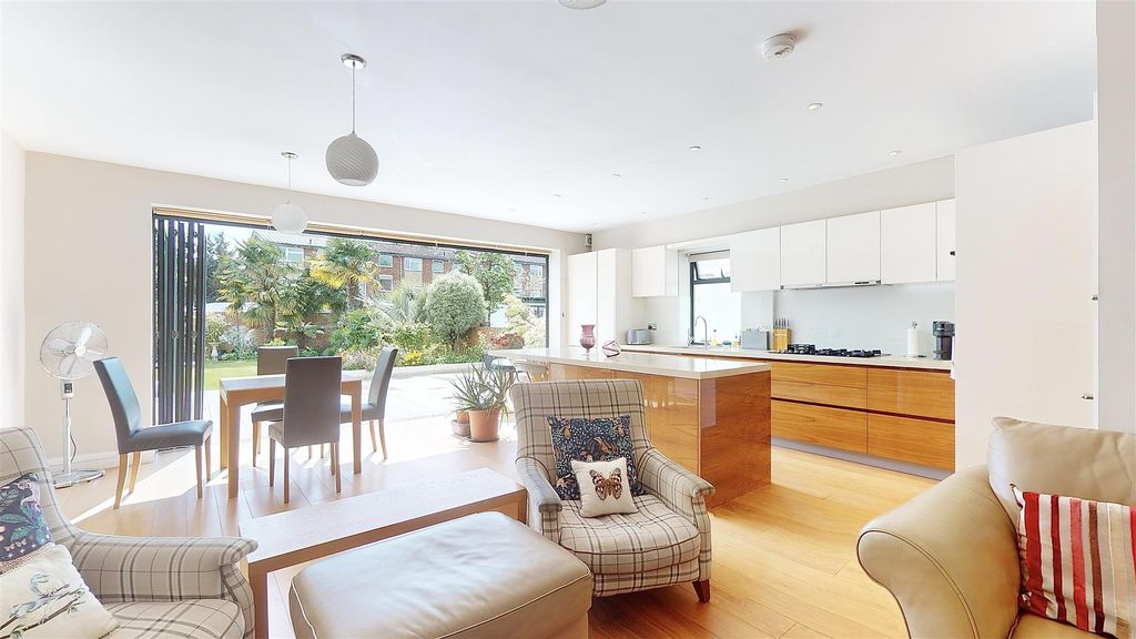 Property photo 3 of 25 P14.Jpg