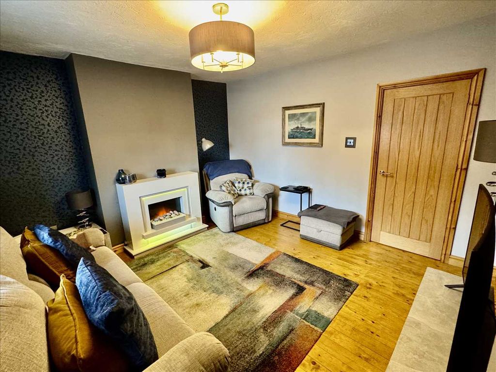 Property photo 2 of 13 Lounge