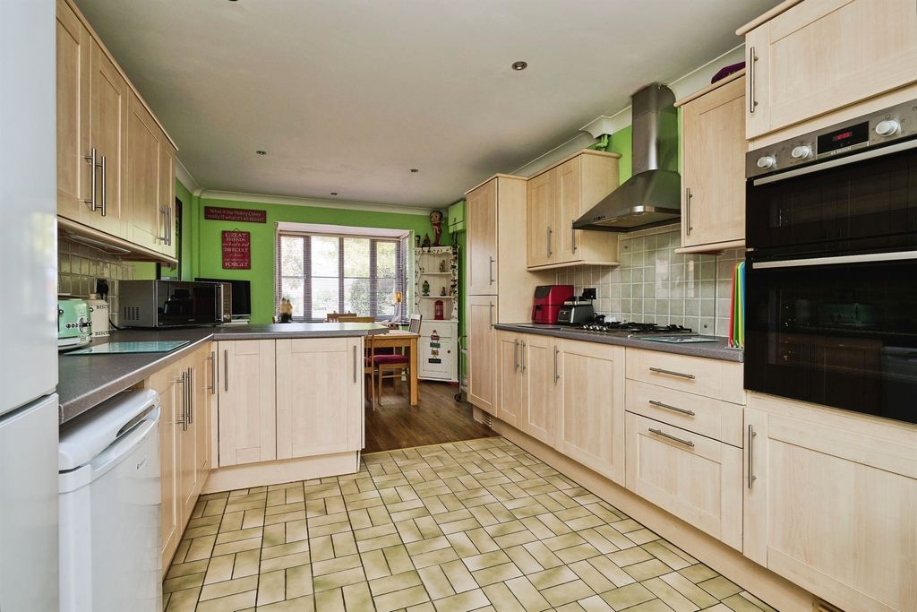 Property photo 2 of 20