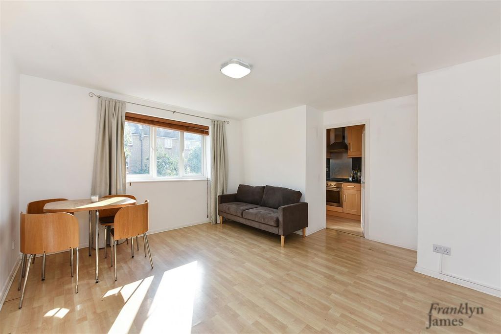 Property photo 3 of 7 Westferry Road (3).Jpg