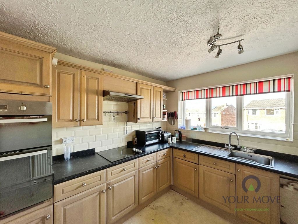 Property photo 2 of 12 Kitchen