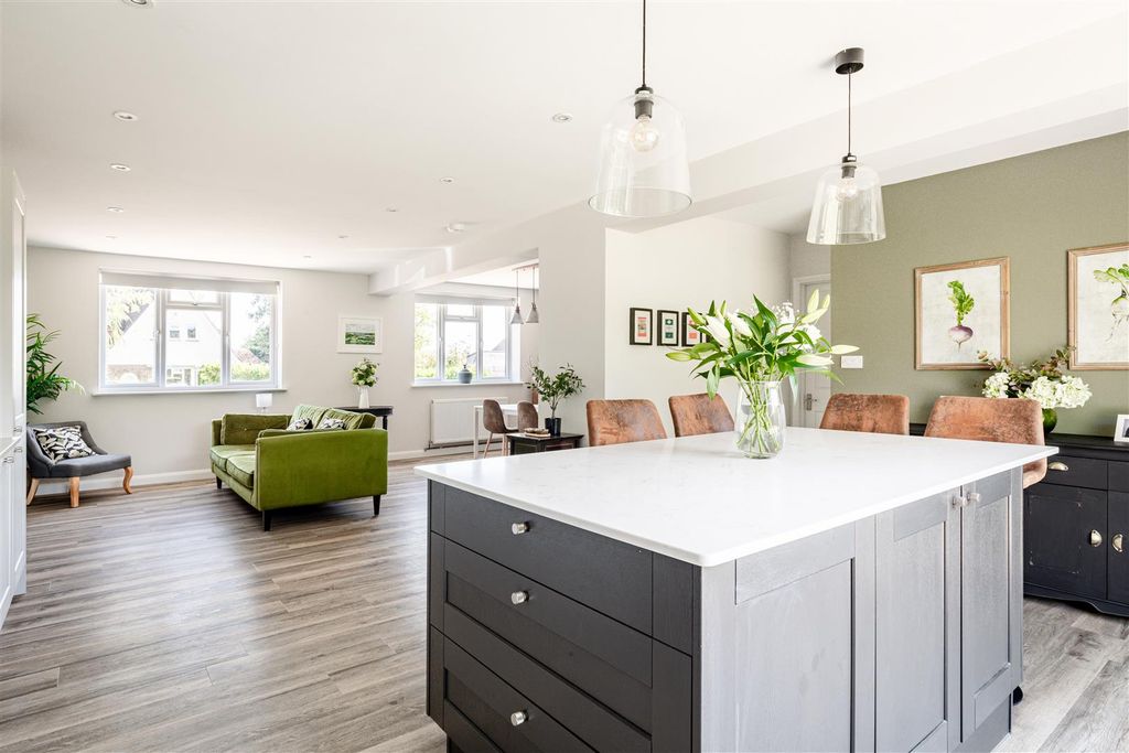 Property photo 2 of 24 15 Orchard Way-23.Jpg