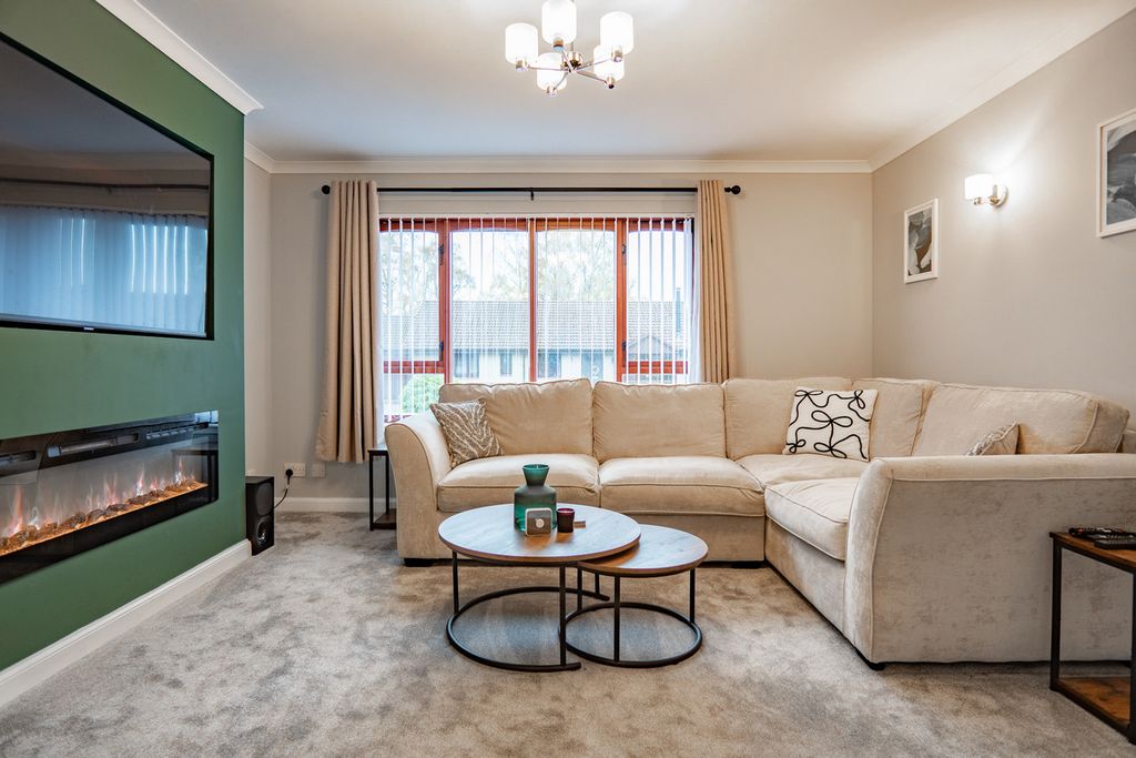 Property photo 3 of 32