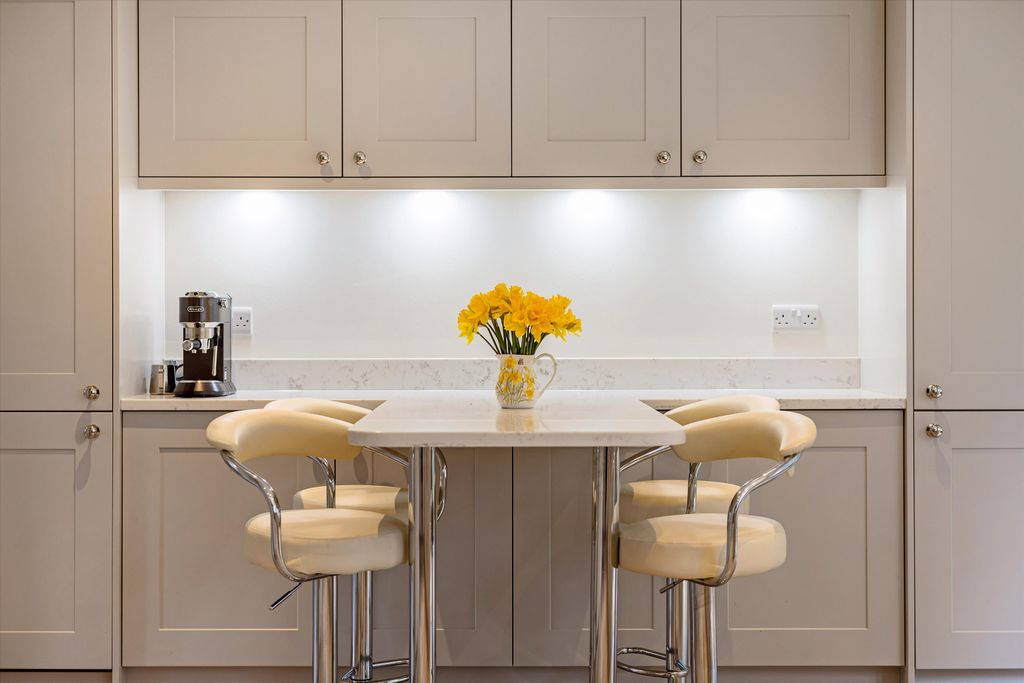 Property photo 2 of 31 Image