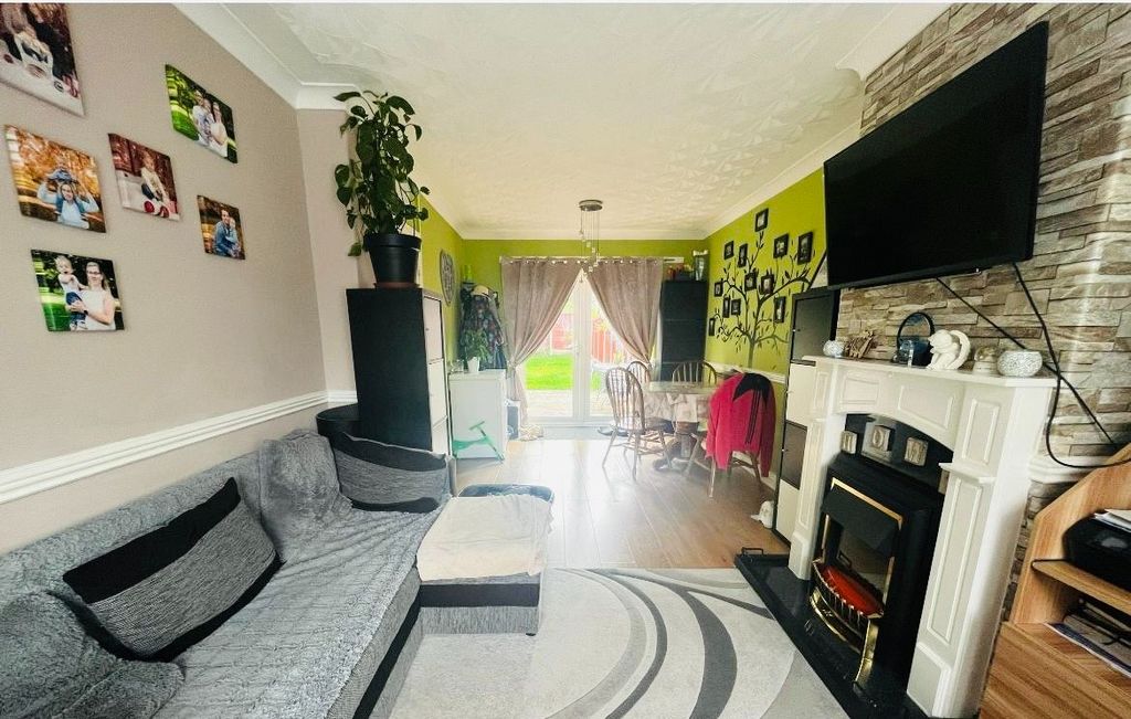 Property photo 2 of 11