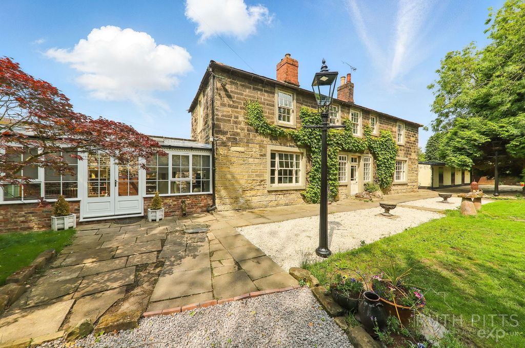 Property photo 2 of 41
