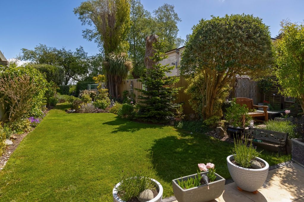 Property photo 3 of 29 Arunford Close_23