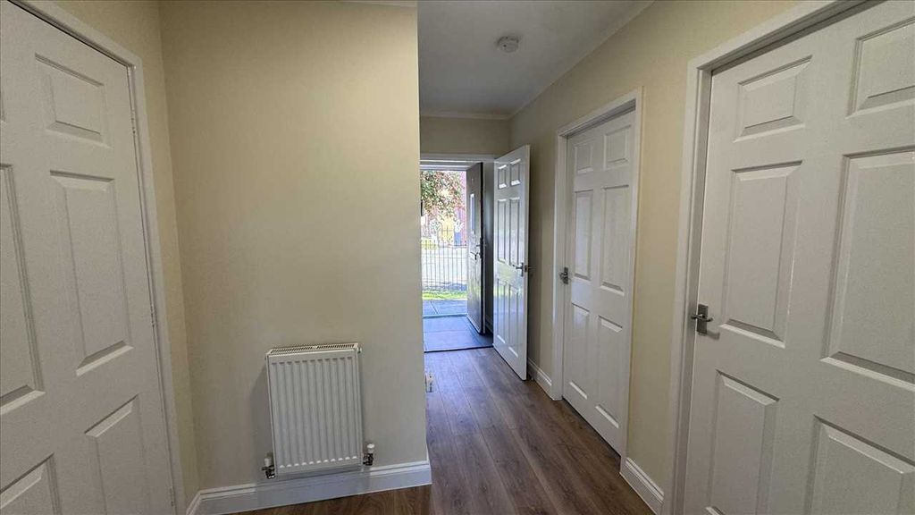 Property photo 3 of 15 Hall