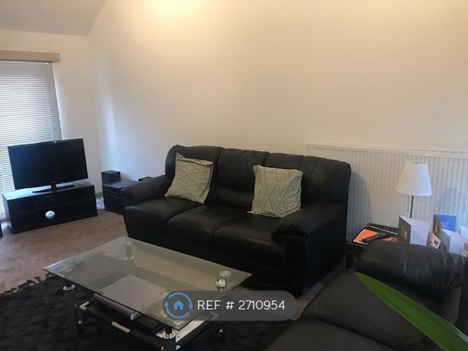 Property photo 2 of 10 Living Room