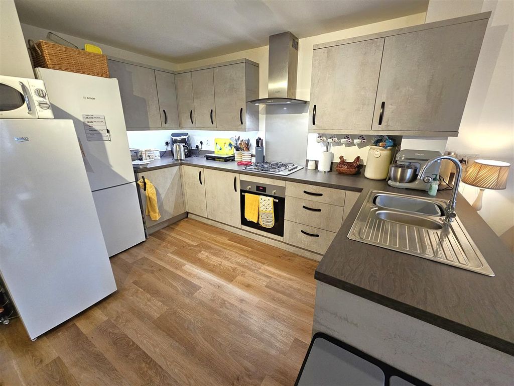 Property photo 3 of 15 Kitchen.Jpg