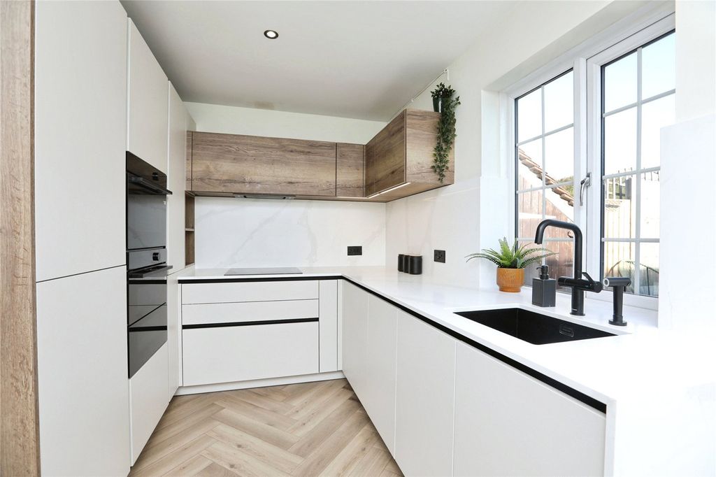 Property photo 2 of 14 Kitchen