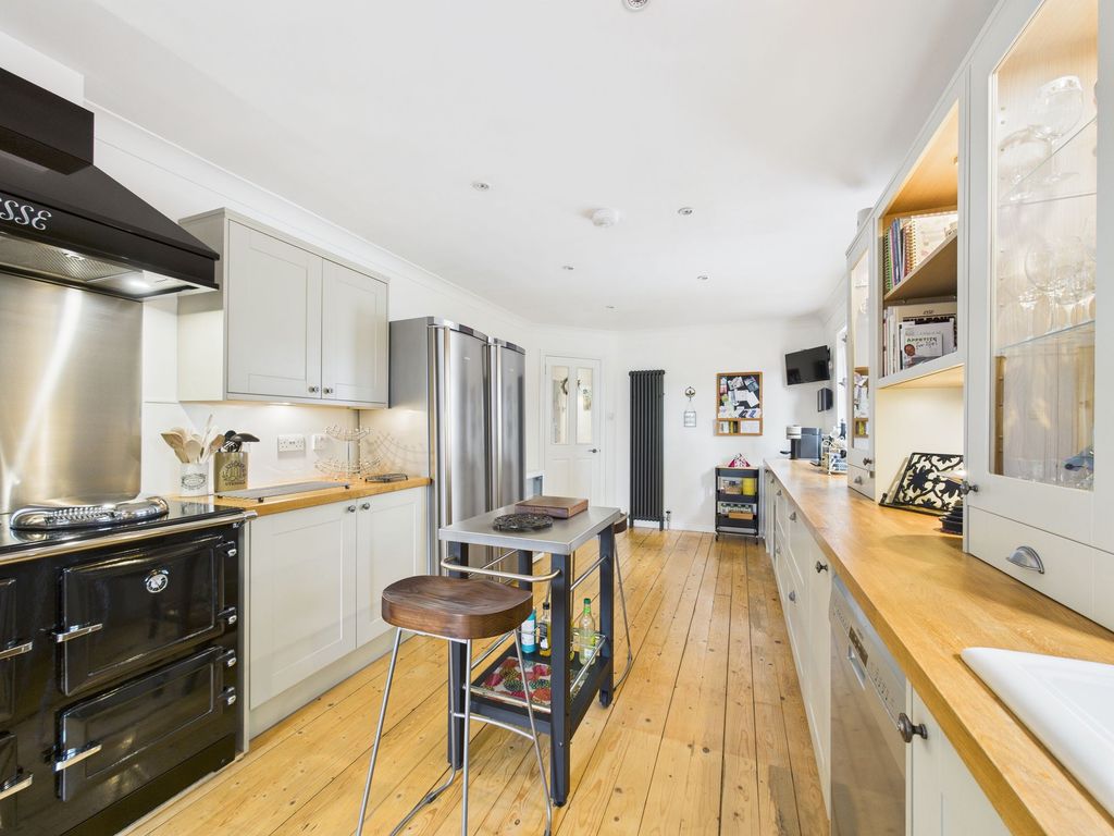 Property photo 3 of 34 Kitchen