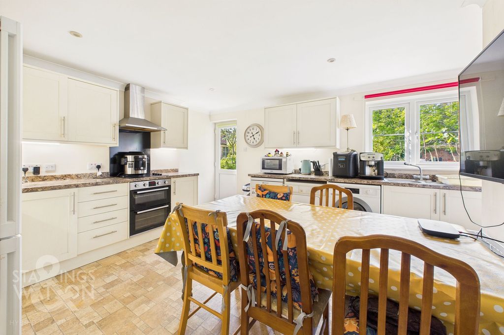 Property photo 3 of 32