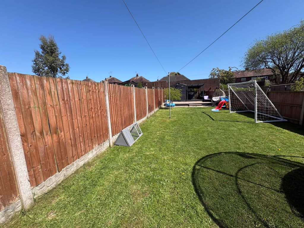 Property photo 2 of 11 Outside: