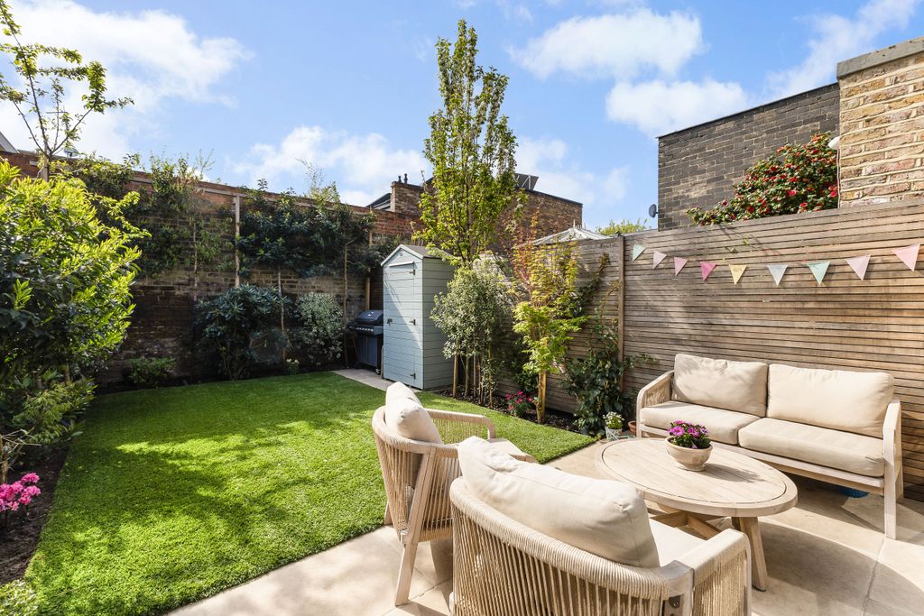 Property photo 2 of 23